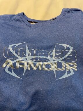Under Armour Men’s Light Blue Crewneck Graphic Sweatshirt